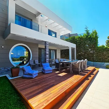 Luxurious 4-bedroom With Private Pool In Kassandra, Halkidiki