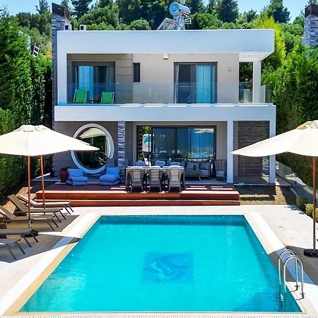 Luxurious 4-bedroom With Private Pool In Kassandra, Halkidiki *